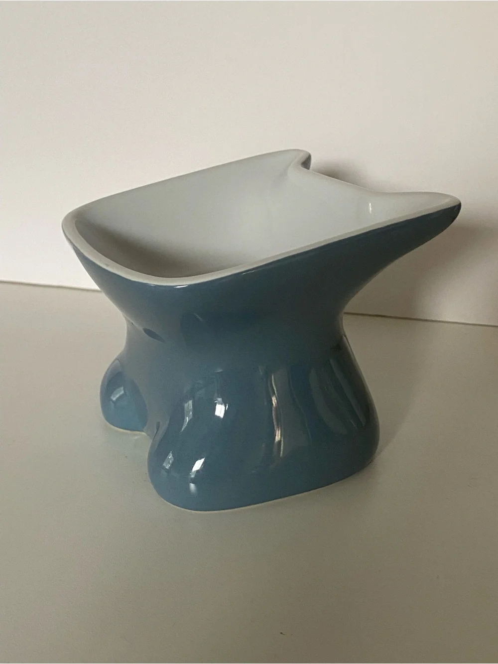 Whisker City Elevated Cat Bowl Ceramic Blue Gray EUC Kitty Face Shape 4” Tall.